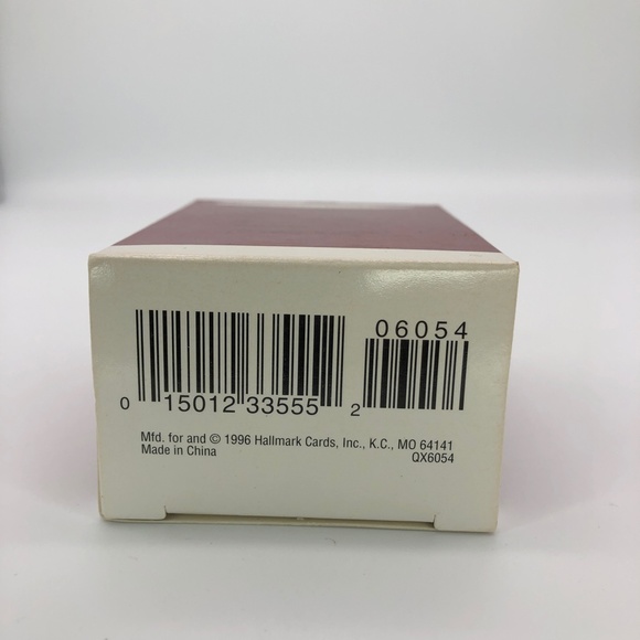 Vintage Hallmark Ornament Figurine of Dog Cheerleader for Christmas 1996 NEW - Picture 4 of 4